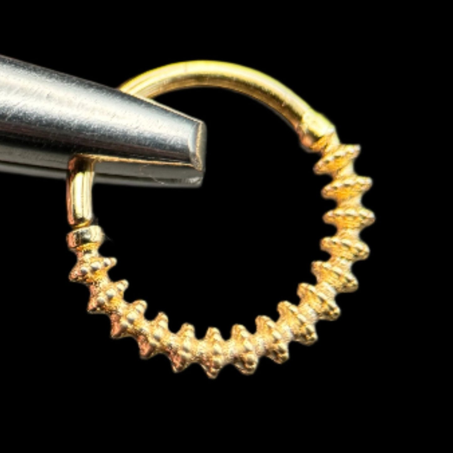 "Spiral" 18g 5/16 YG Seamring
