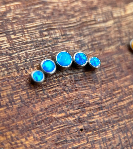 5 gem curved cluster Ti Blue Opal